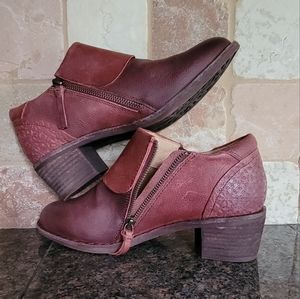 HALSA FOOTWEAR New Leather Booties Red 8 Wide